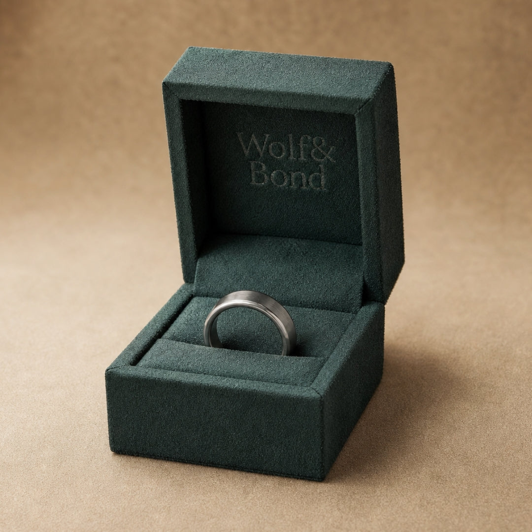 Signature Velvet Ring Box