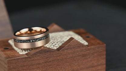 The Eclipse – Rose Gold Smooth Tungsten Ring With Crushed Meteorite Inlay (8mm)